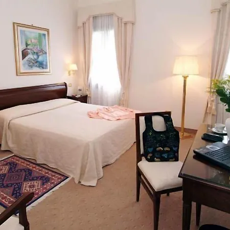 克丽斯皮别墅酒店 *