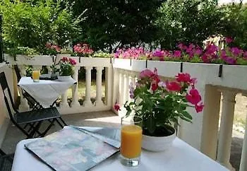 克丽斯皮别墅酒店 *