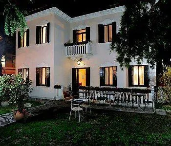 克丽斯皮别墅酒店 *